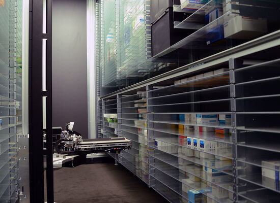 Gerät in der Apotheke, um Medikamente zu sortieren.